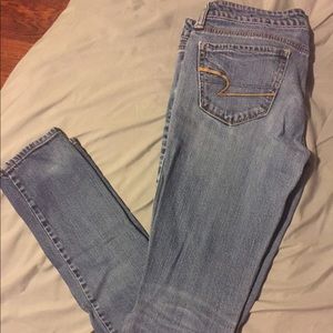 AE light wash skinnies!